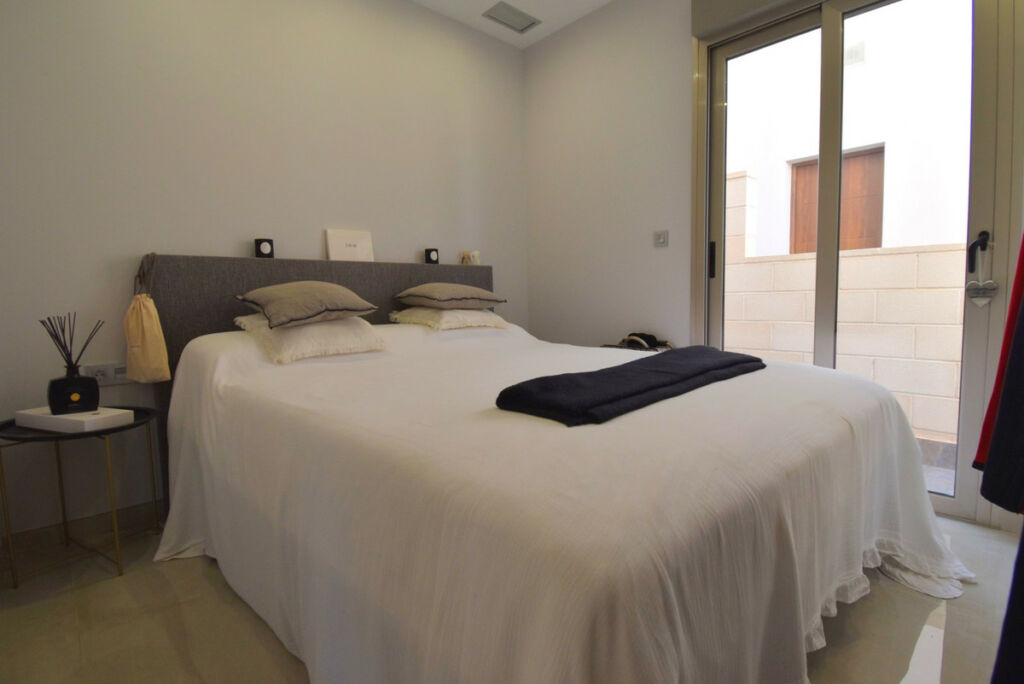 Detached Villa Villamartin Alicante - image 10