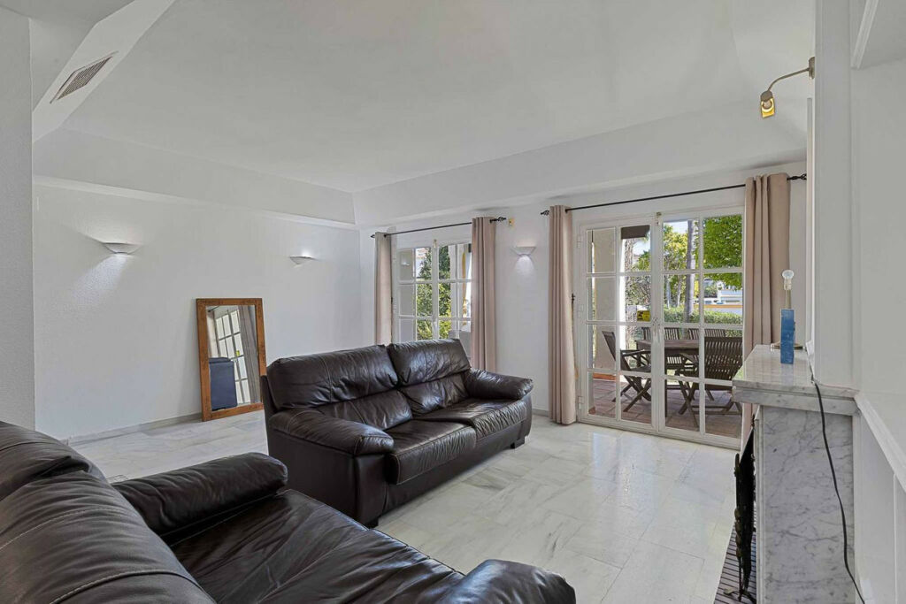 Townhouse Estepona Málaga - image 10