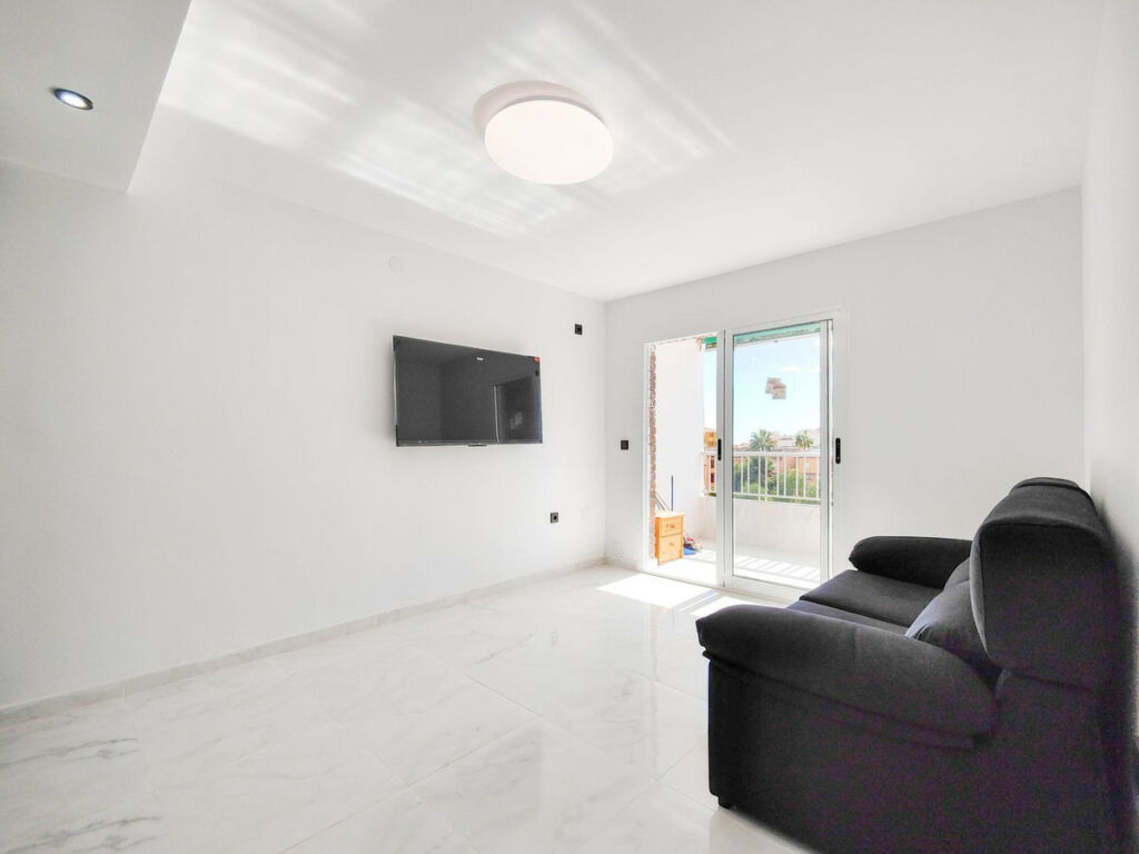 Middle Floor Apartment Punta Prima Alicante - image 10