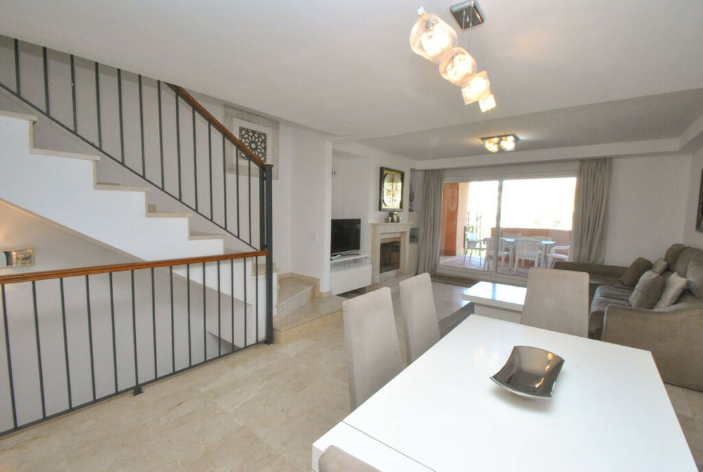 Townhouse Cabopino Málaga - image 10