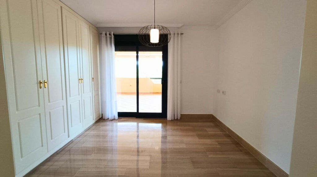 Middle Floor Apartment Sotogrande Alto Cádiz - image 10