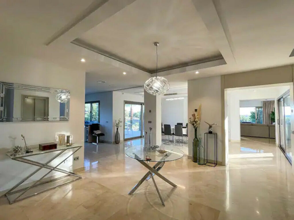 Detached Villa Benahavís Málaga - image 10