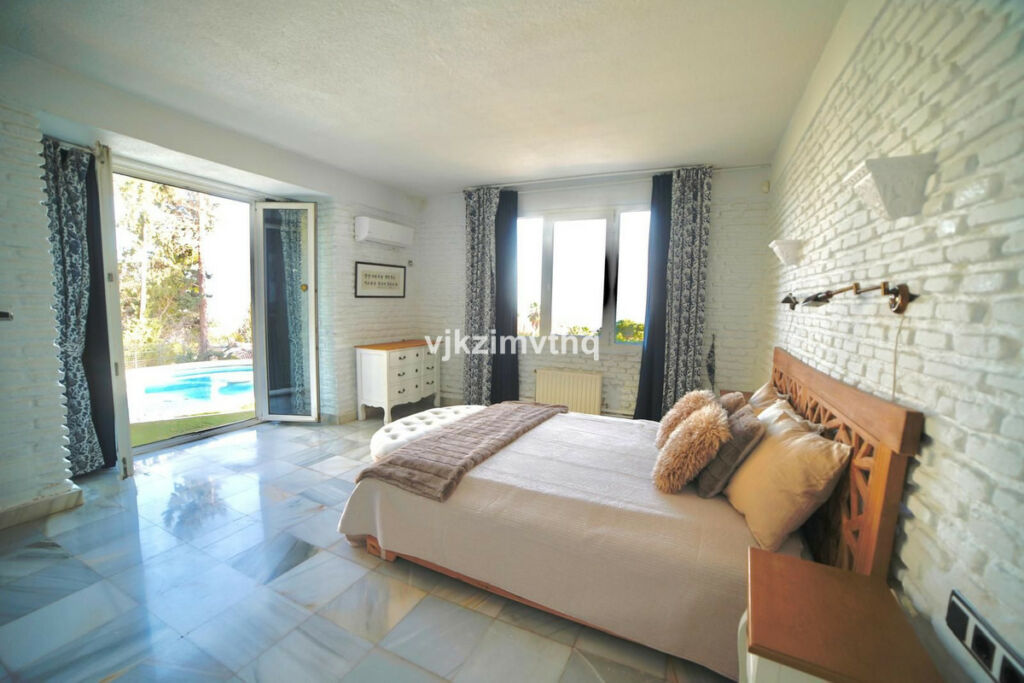 Detached Villa Benalmadena Pueblo Málaga - image 10