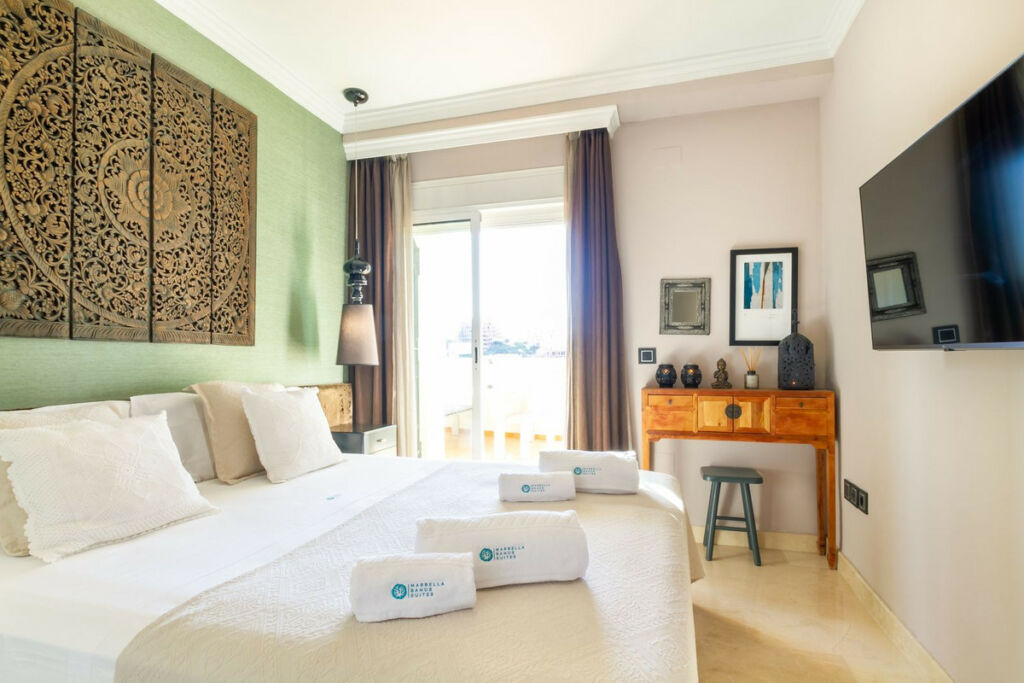 Middle Floor Apartment Elviria Málaga - image 2