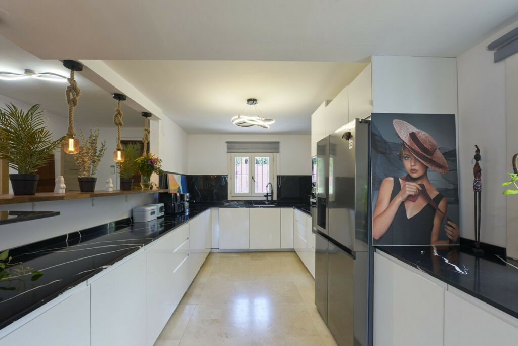 Semi-Detached House The Golden Mile Málaga - image 11