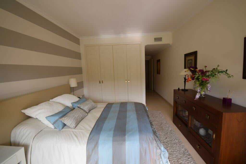 Middle Floor Apartment Puerto Banús Málaga - image 11