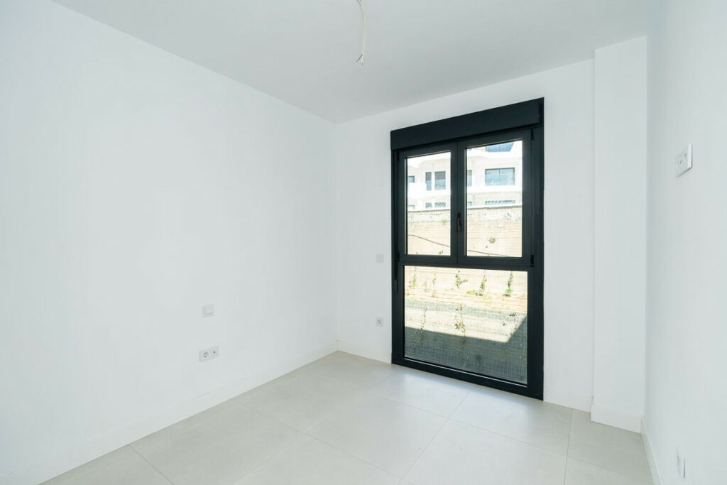 Middle Floor Apartment Fuengirola Málaga - image 11