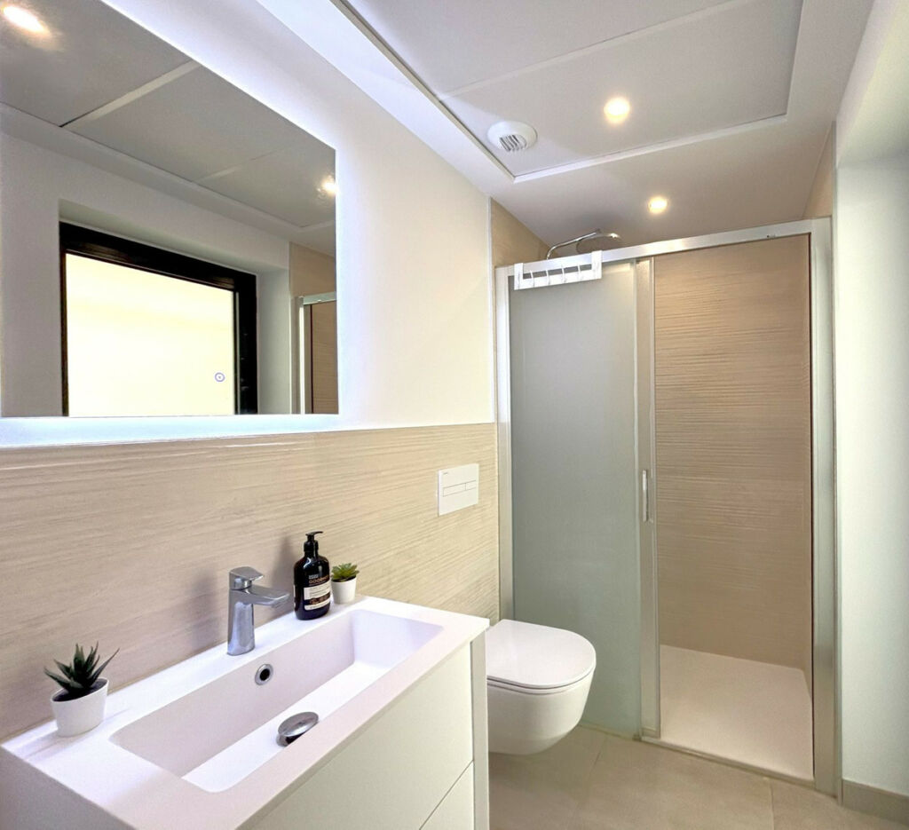 Middle Floor Apartment Fuengirola Málaga - image 11