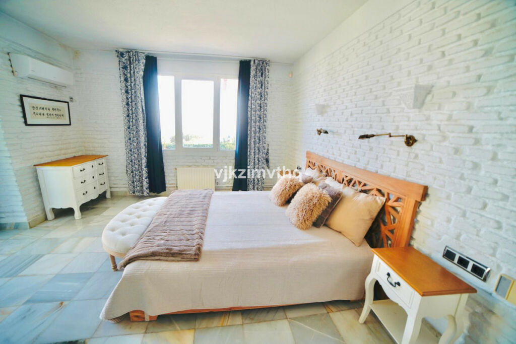 Detached Villa Benalmadena Pueblo Málaga - image 11