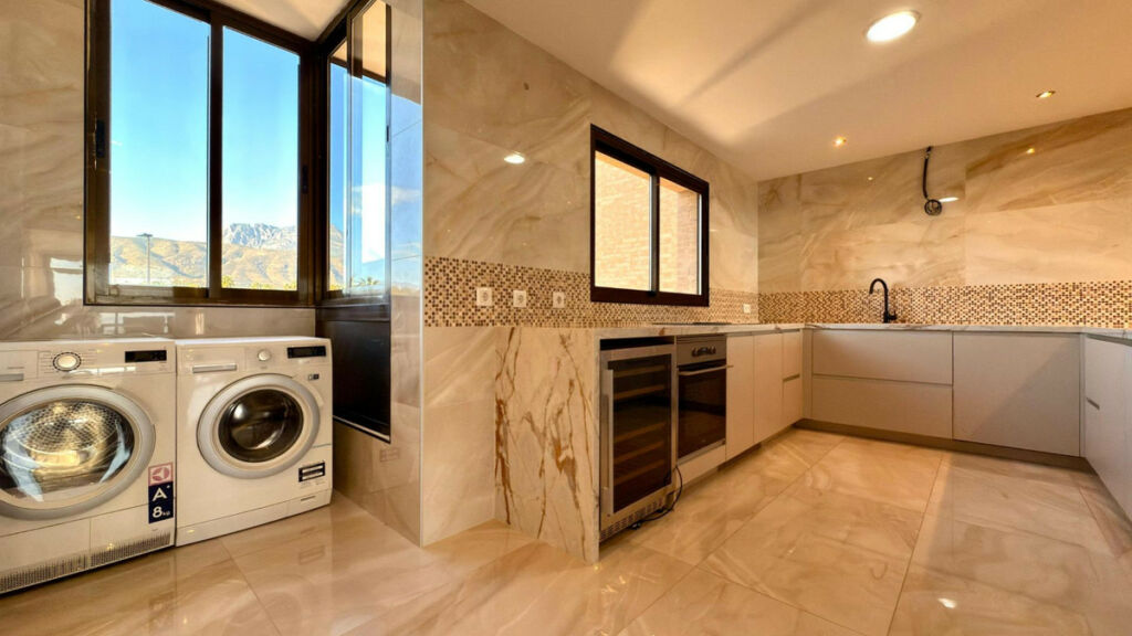 Middle Floor Apartment Benidorm Alicante - image 11