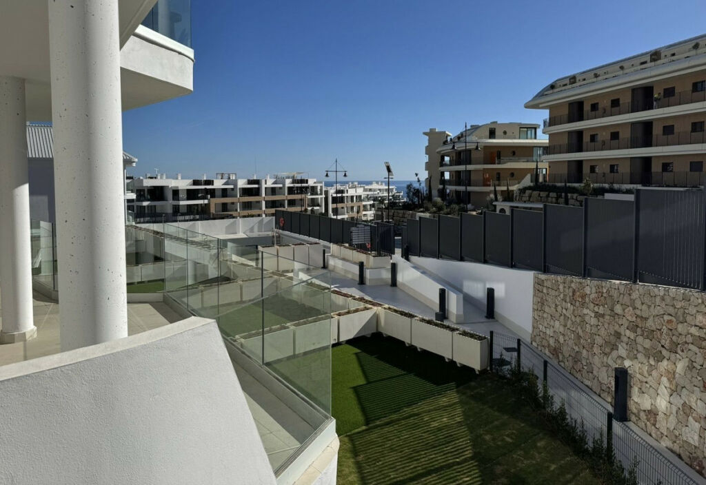 Middle Floor Apartment Fuengirola Málaga - image 13