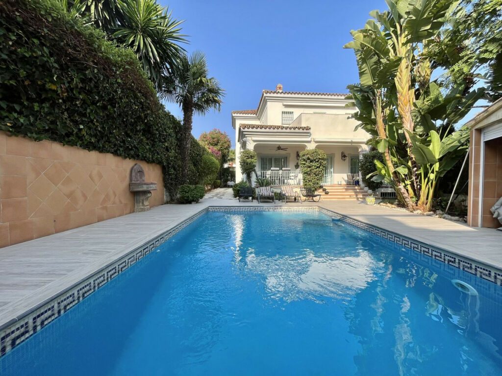 Detached Villa San Pedro de Alcántara Málaga - image 11