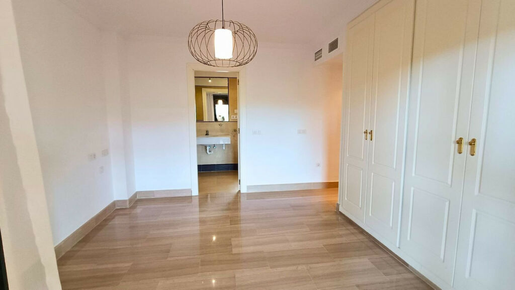 Middle Floor Apartment Sotogrande Alto Cádiz - image 11