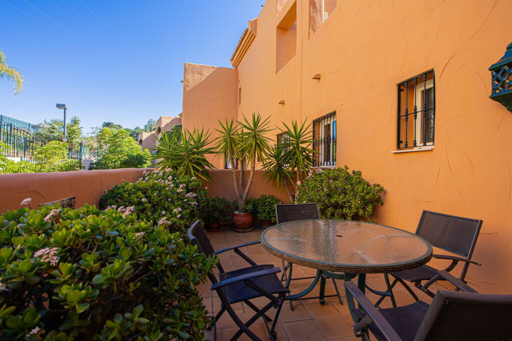 Middle Floor Apartment Elviria Málaga - image 11