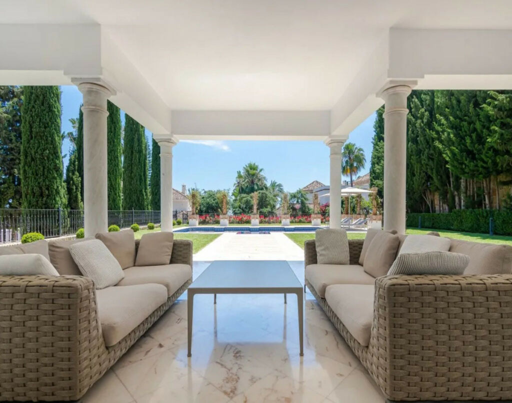Detached Villa Sierra Blanca Málaga - image 11