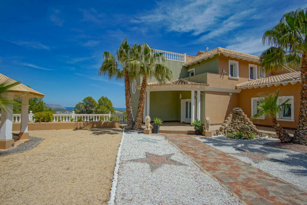 Detached Villa La Nucia Alicante - image 11