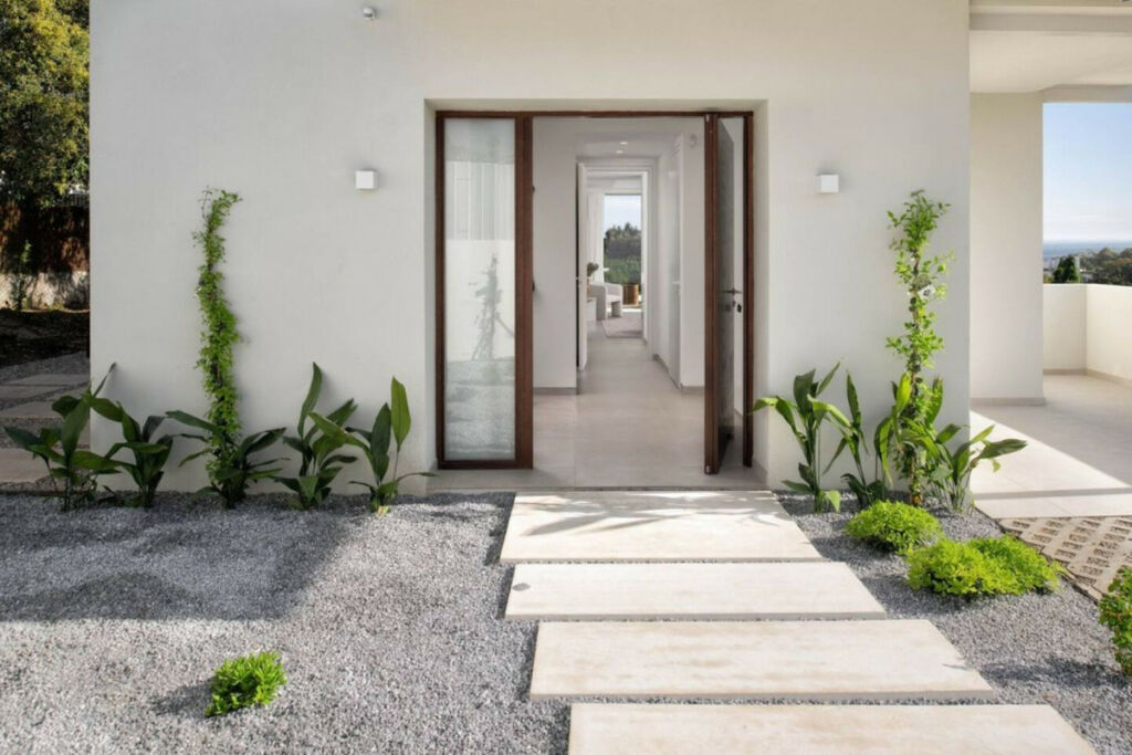 Detached Villa Elviria Málaga - image 11