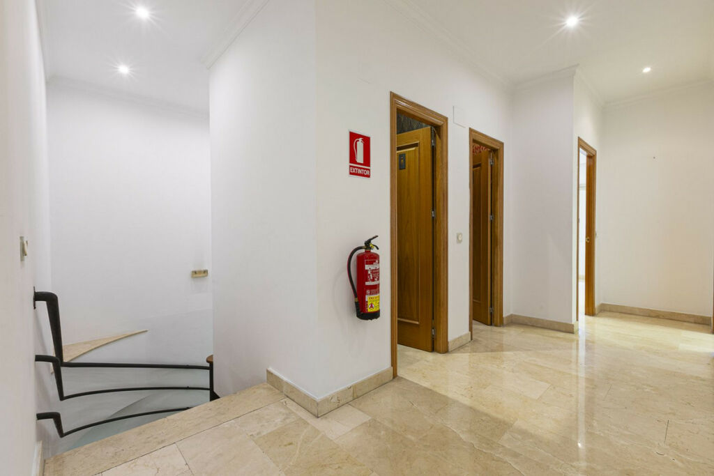 Warehouse Marbella Málaga - image 11