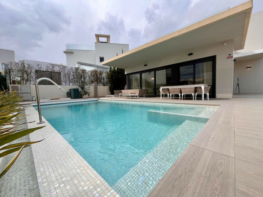 Detached Villa Dehesa de Campoamor Alicante - image 11