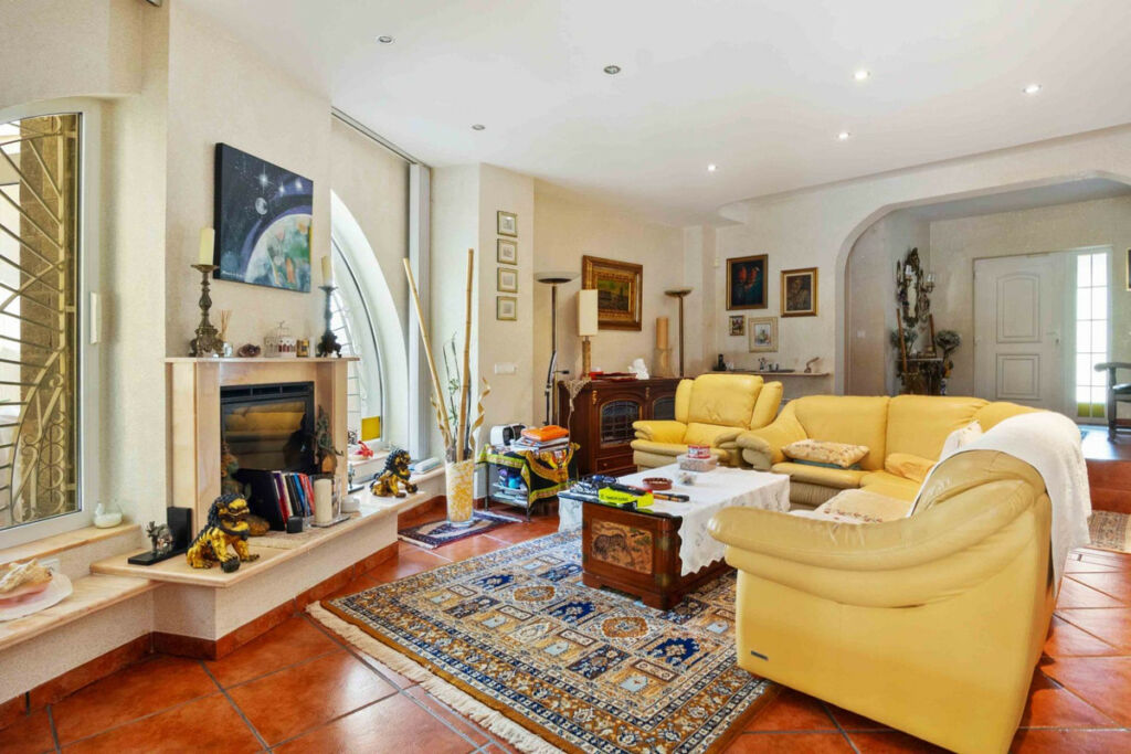 Detached Villa Cabo Roig Alicante - image 11