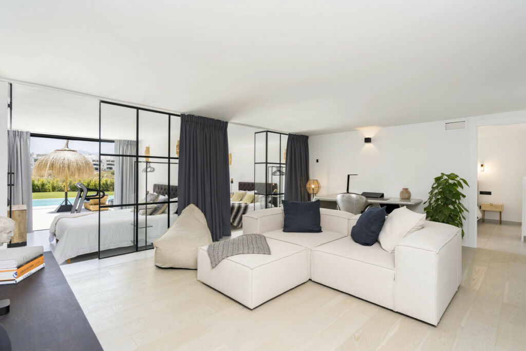 Detached Villa Benahavís Málaga - image 10