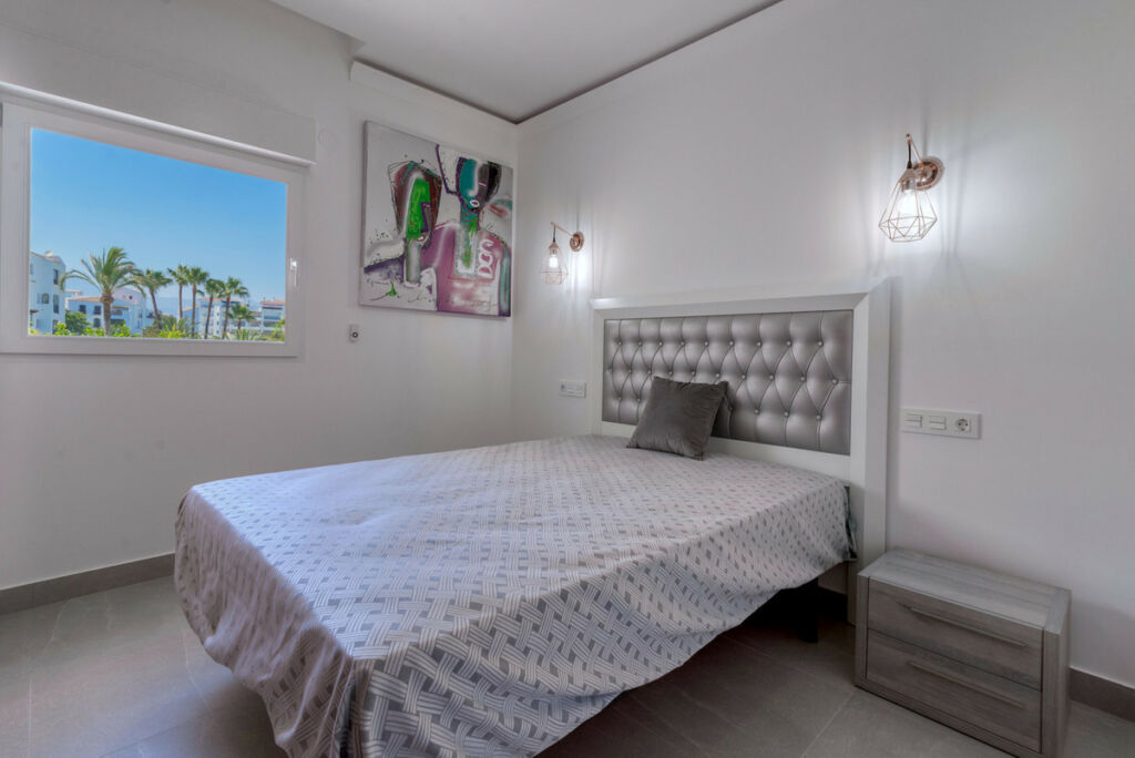 Middle Floor Apartment Puerto Banús Málaga - image 11