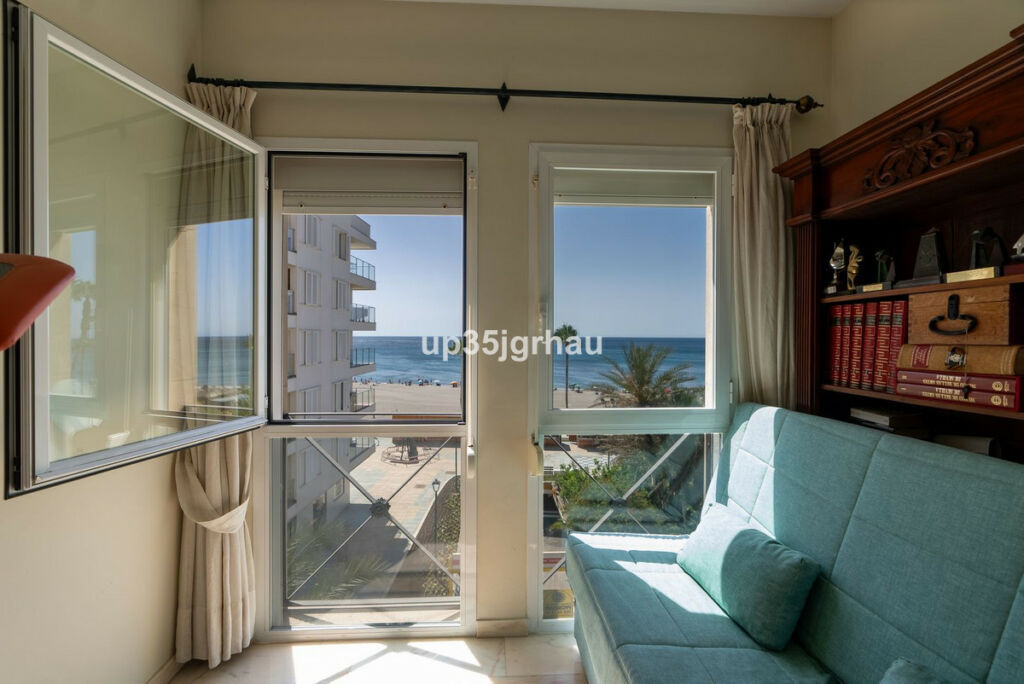 Middle Floor Apartment Estepona Málaga - image 11