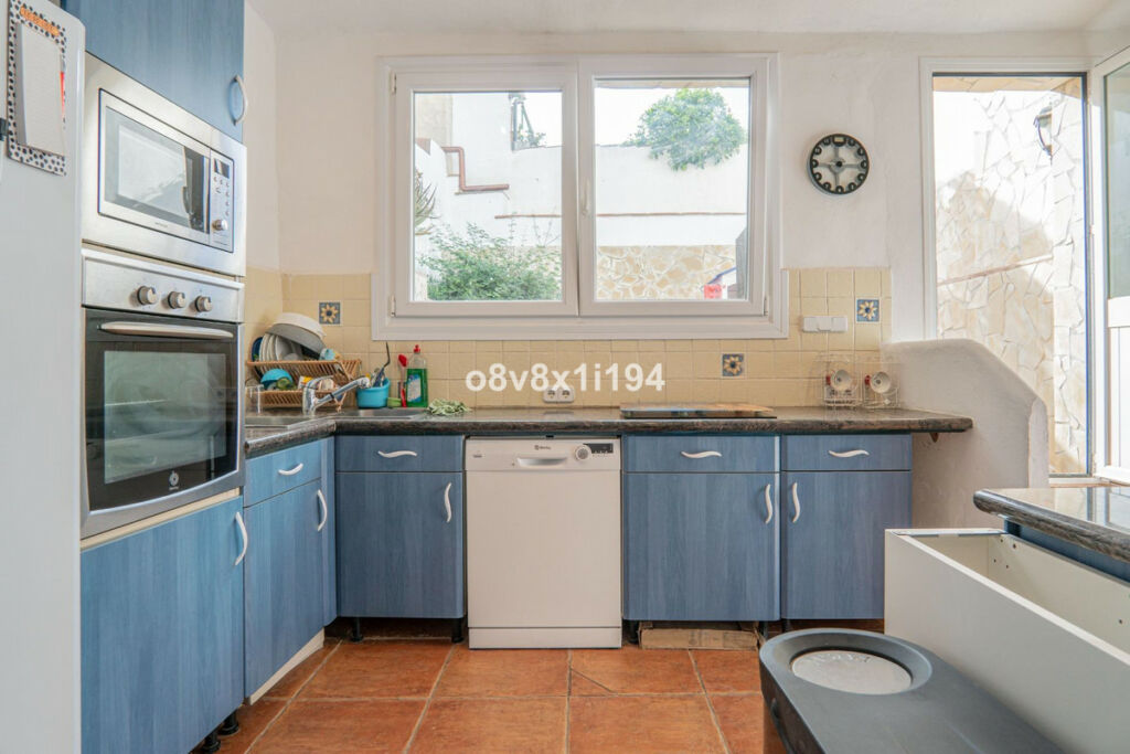Detached Villa Pizarra Málaga - image 11