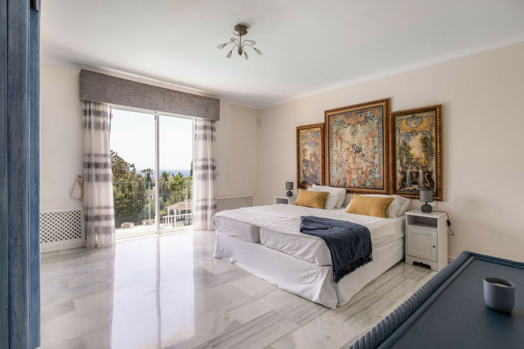Detached Villa El Paraiso Málaga - image 11
