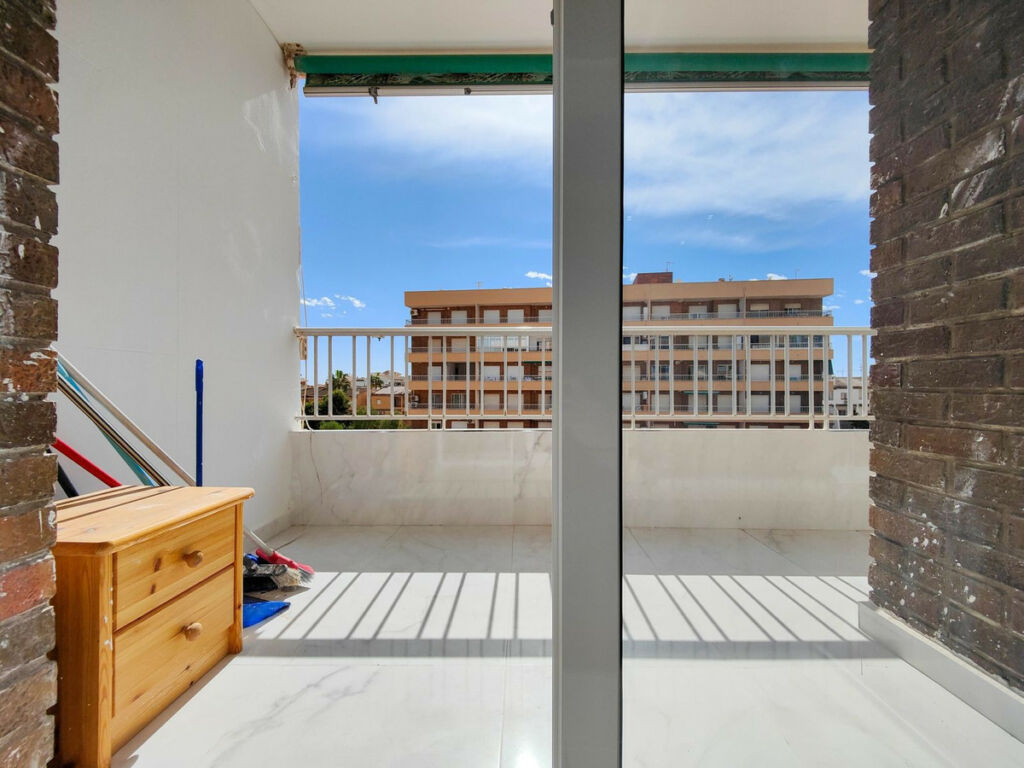 Middle Floor Apartment Punta Prima Alicante - image 11