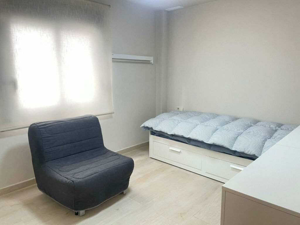 Middle Floor Apartment Estepona Málaga - image 4