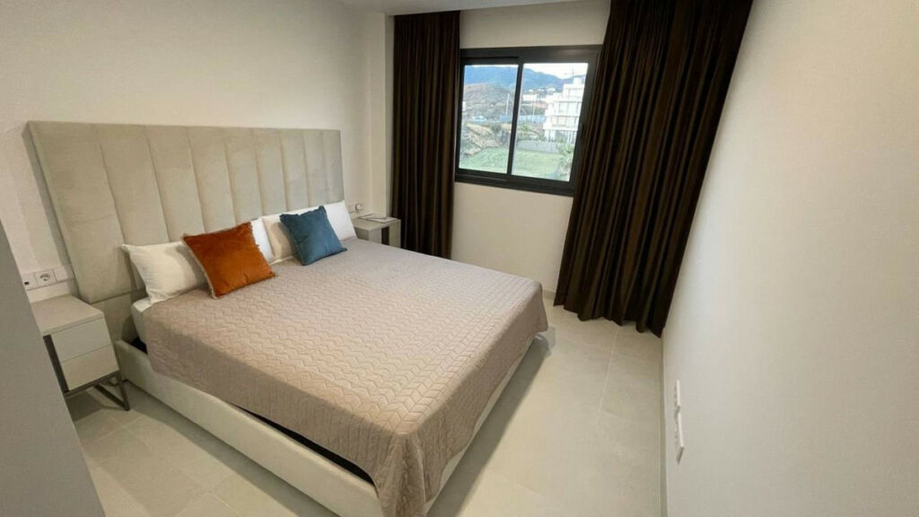 Middle Floor Apartment Fuengirola Málaga - image 12