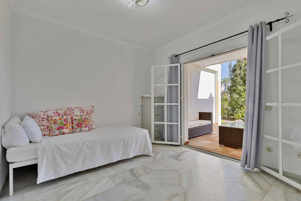 Townhouse Estepona Málaga - image 11