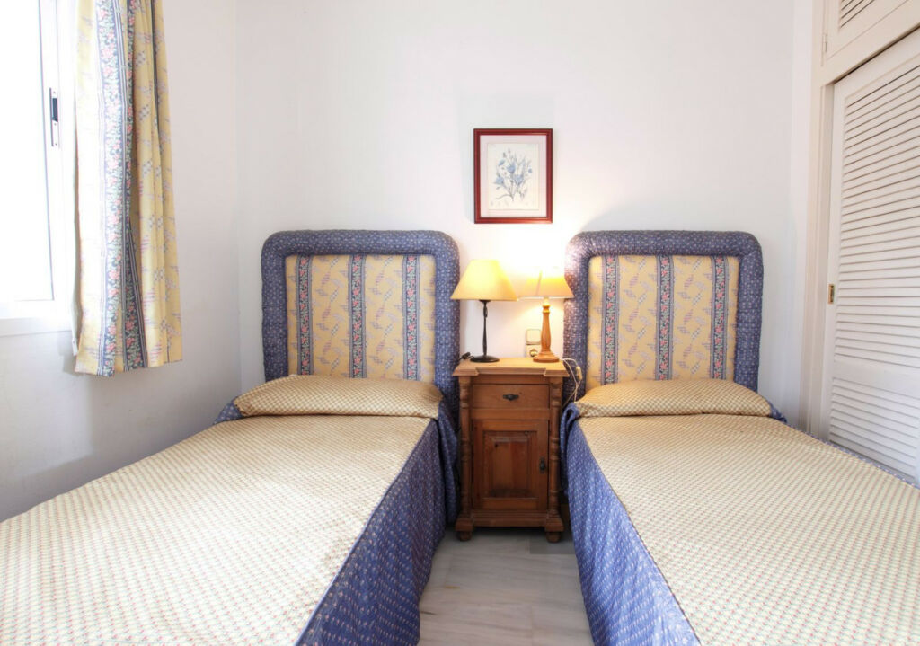 Penthouse Calahonda Málaga - image 12