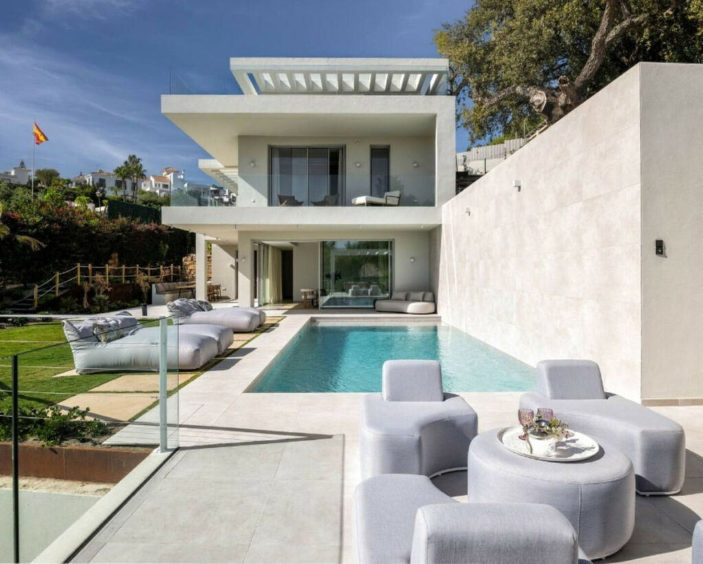 Detached Villa Elviria Málaga - image 12
