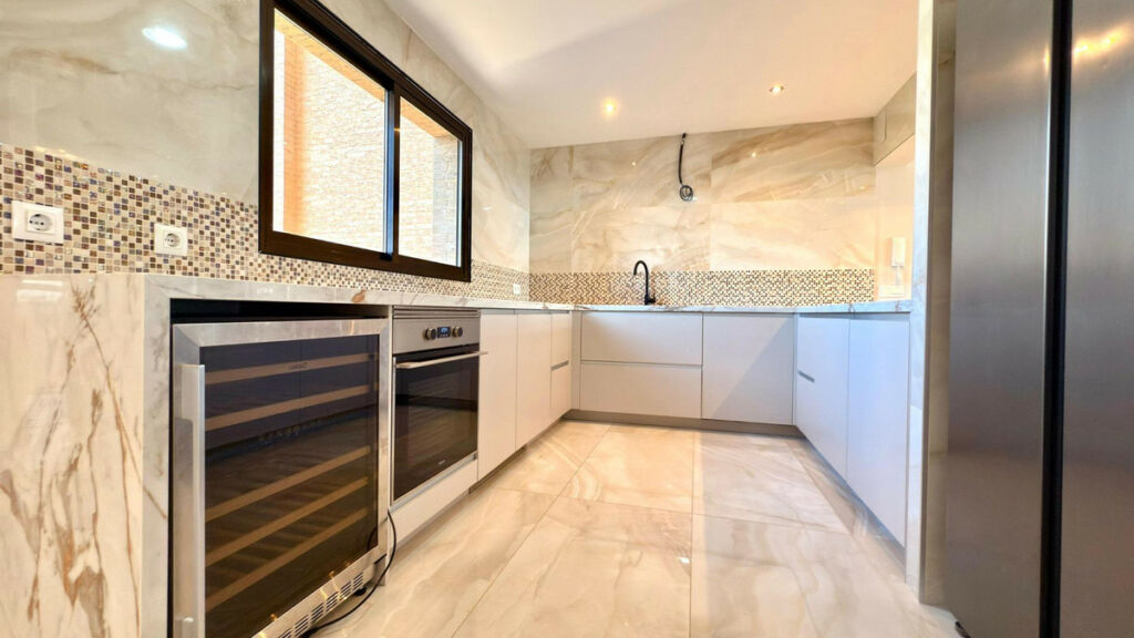 Middle Floor Apartment Benidorm Alicante - image 12