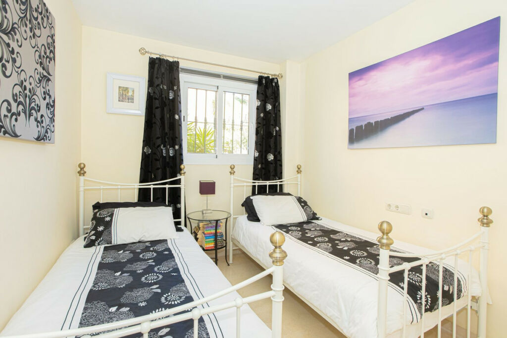 Middle Floor Apartment Elviria Málaga - image 12