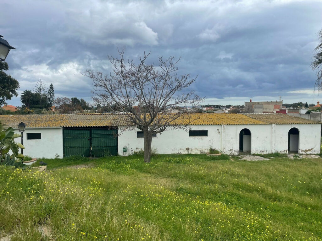 Detached Villa La Línea Cádiz - image 12