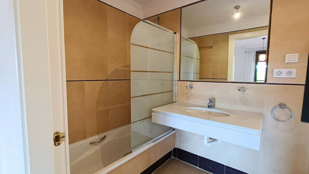 Middle Floor Apartment Sotogrande Alto Cádiz - image 12