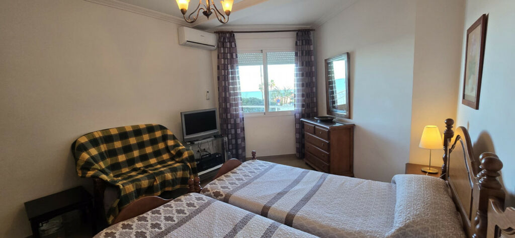 Middle Floor Apartment La Carihuela Málaga - image 12