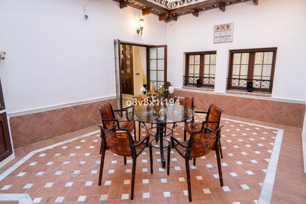 Detached Villa Fuengirola Málaga - image 12
