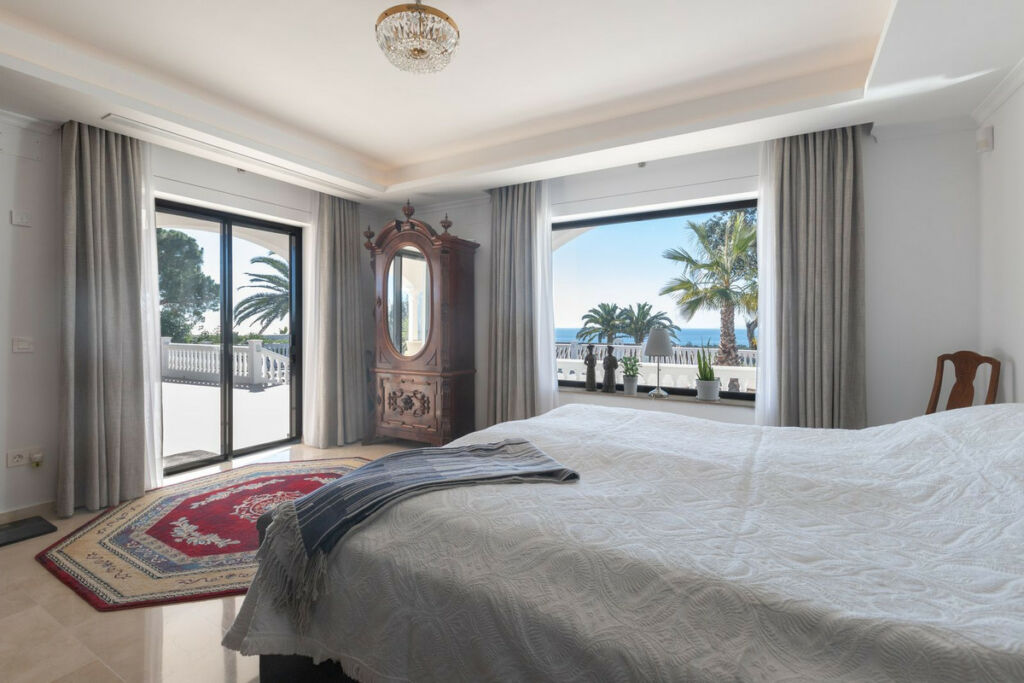 Detached Villa Elviria Málaga - image 14