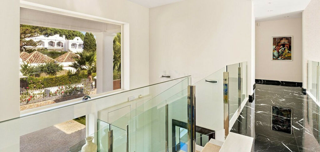 Detached Villa Nueva Andalucía Málaga - image 12