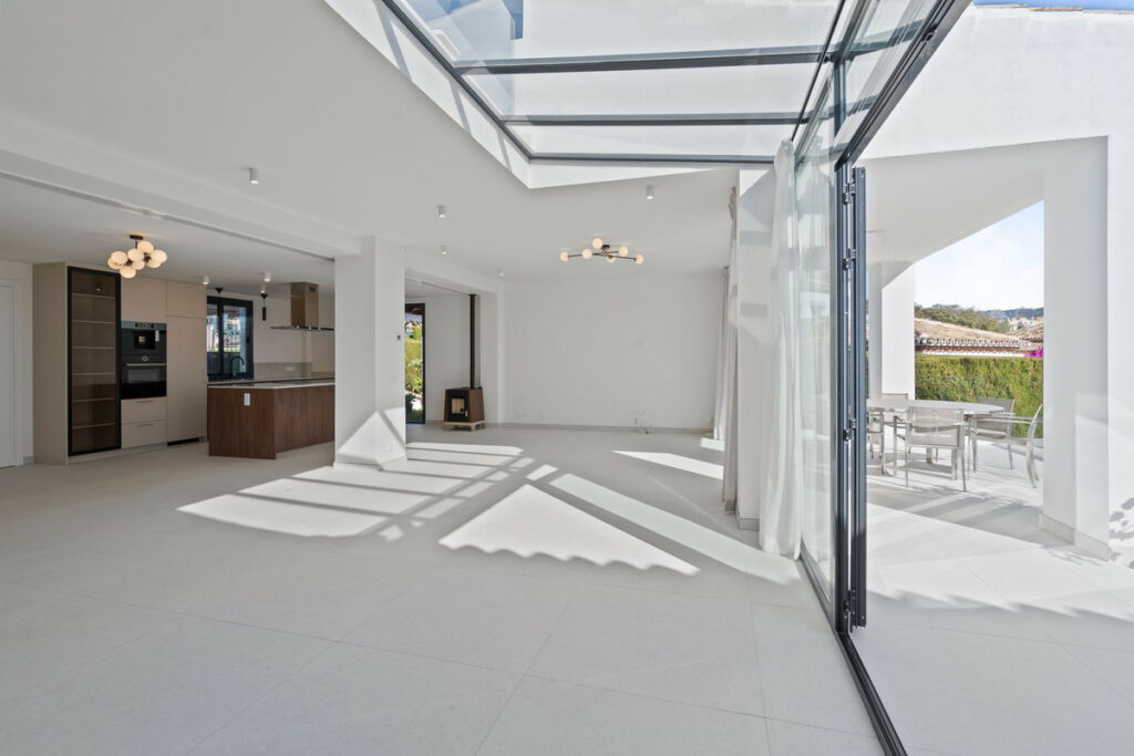 Detached Villa Elviria Málaga - image 12