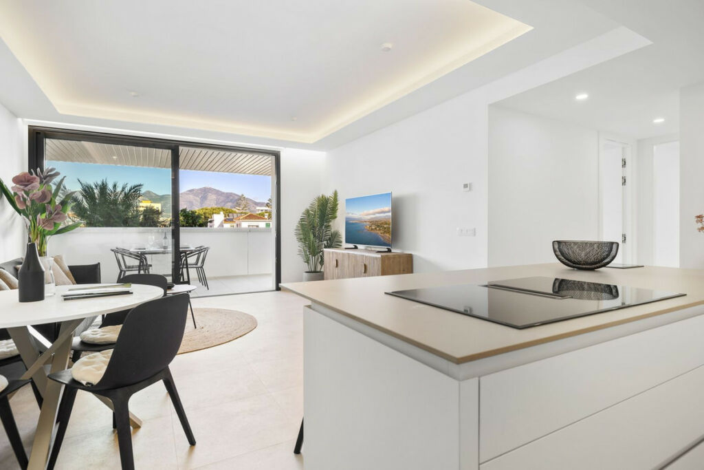 Middle Floor Apartment Fuengirola Málaga - image 13