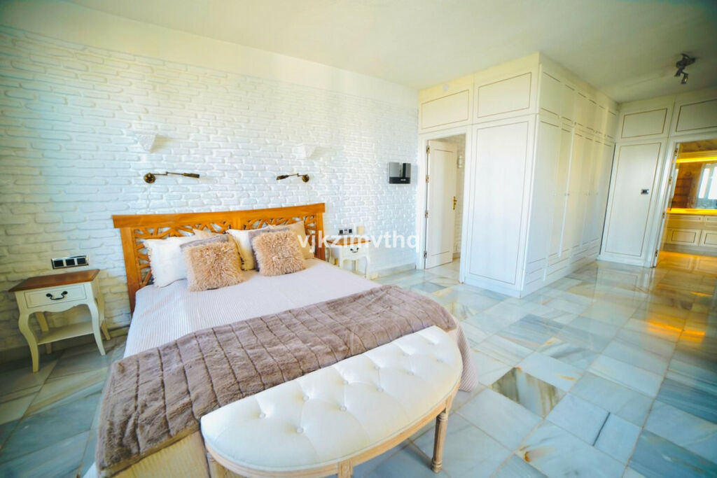 Detached Villa Benalmadena Pueblo Málaga - image 12