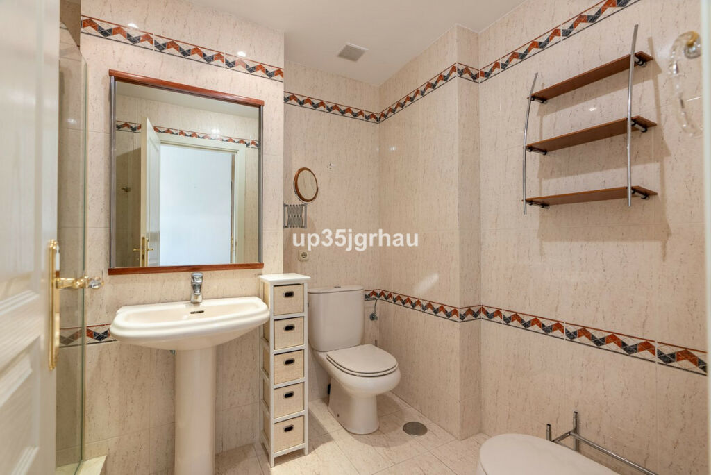 Middle Floor Apartment Estepona Málaga - image 12