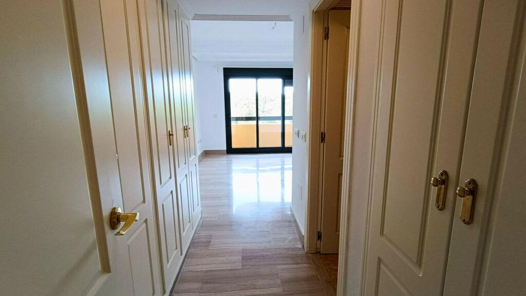 Middle Floor Apartment Sotogrande Alto Cádiz - image 13