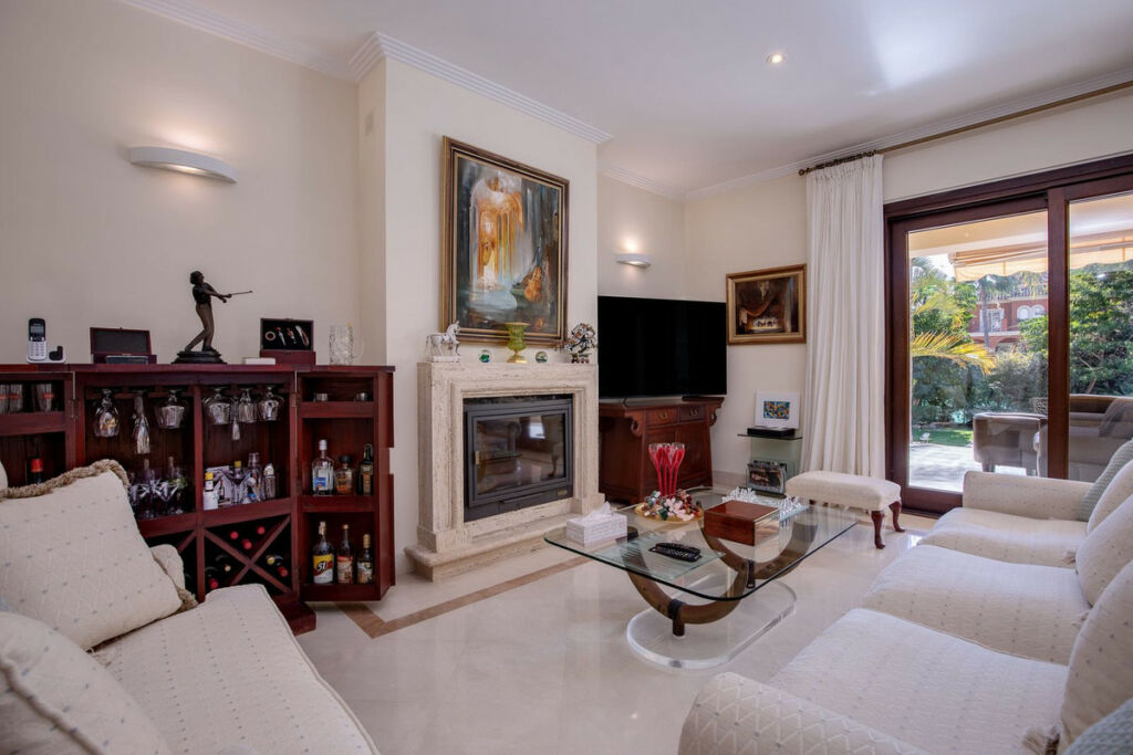 Detached Villa Los Arqueros Málaga - image 12