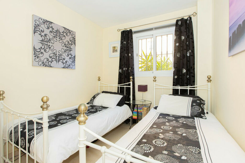 Middle Floor Apartment Elviria Málaga - image 13